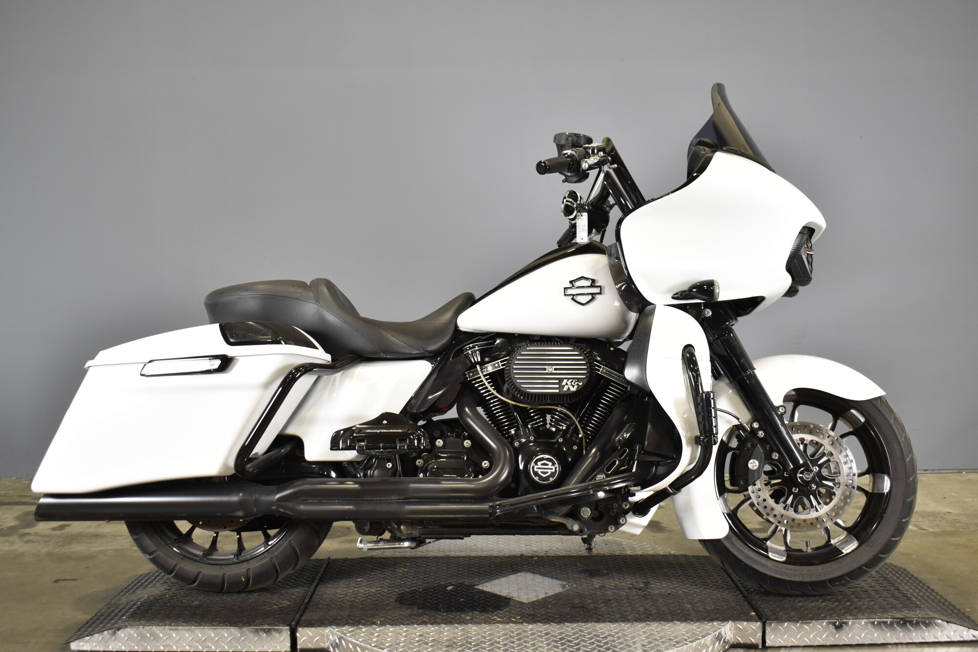 2018 Harley-Davidson® Road Glide® Special Bonneville Salt Pearl