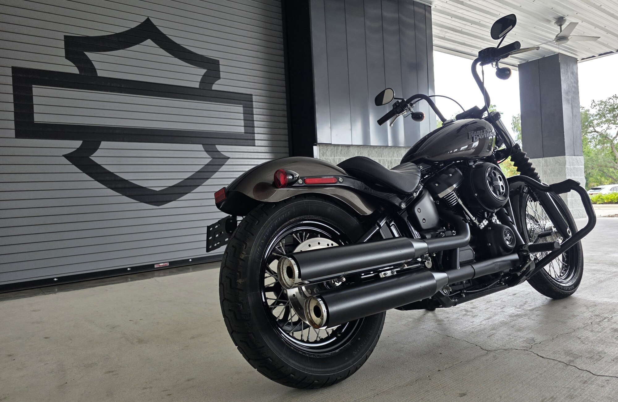 2020 Harley-Davidson® Street Bob® River Rock Gray, photo 8