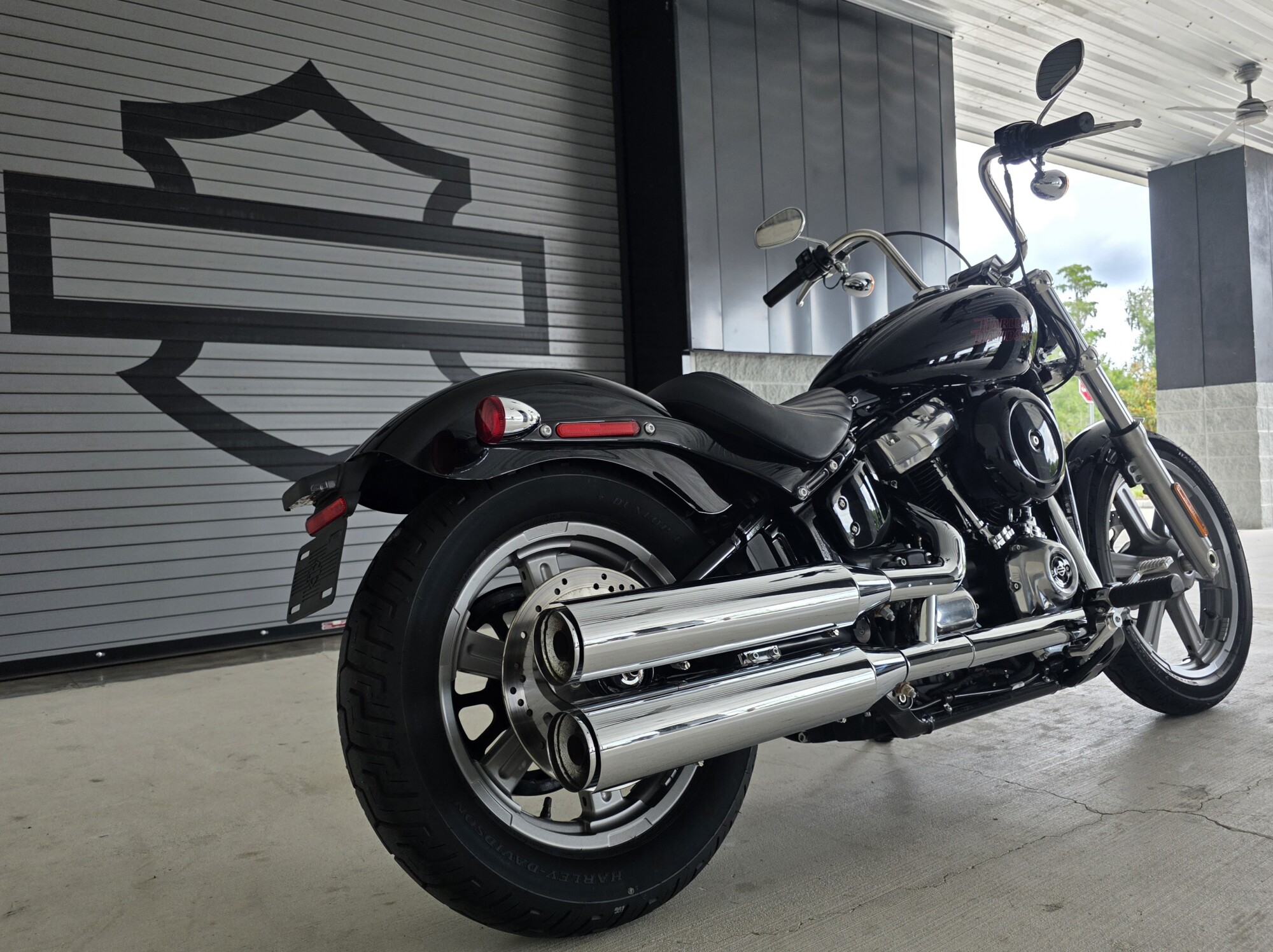 2023 Harley-Davidson® Softail® Standard Vivid Black, photo 7