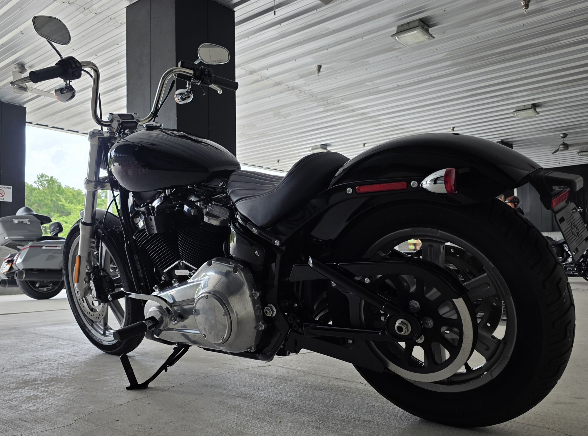 2023 Harley-Davidson® Softail® Standard Vivid Black, photo 8