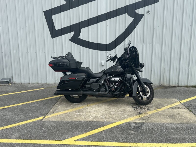 2023 Harley-Davidson® Ultra Limited Vivid Black - Black Finish