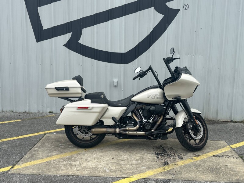 2023 Harley-Davidson® Road Glide® ST White Sand Pearl