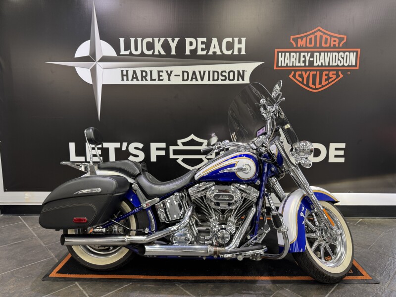 2014 Harley-Davidson® Softail® Deluxe Candy Cobalt and White Gold Pearl with Airflow graphics