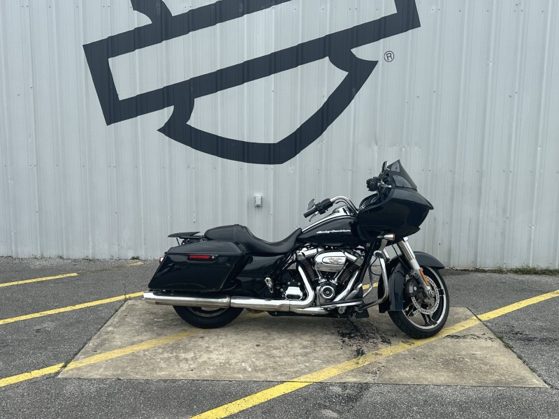2017 Harley-Davidson® Road Glide® Vivid Black