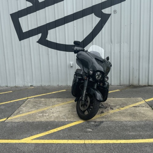 2023 Harley-Davidson® Ultra Limited Vivid Black - Black Finish thumb 3