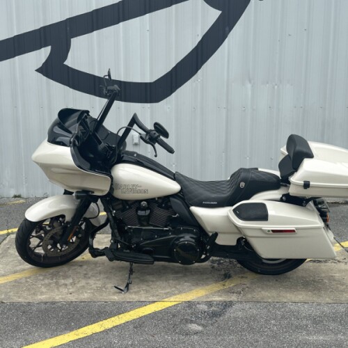 2023 Harley-Davidson® Road Glide® ST White Sand Pearl thumb 2