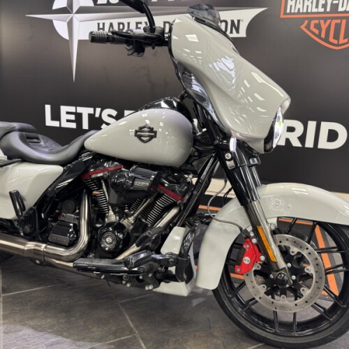 2020 Harley-Davidson® CVO™ Street Glide® Sand Dune thumb 3