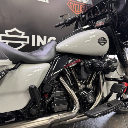 2020 Harley-Davidson® CVO™ Street Glide® Sand Dune thumb 0