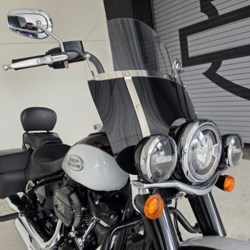 2021 Harley-Davidson® Heritage Classic 114 Midnight Crimson & Stone Washed White Pearl thumb 2