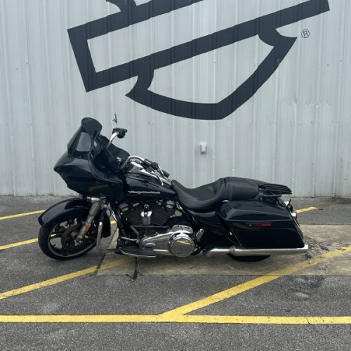 2017 Harley-Davidson® Road Glide® Vivid Black thumb 2