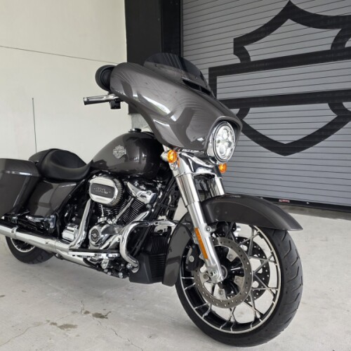 2023 Harley-Davidson® Street Glide® Special Gray Haze thumb 3