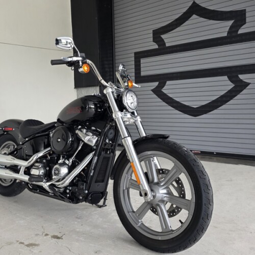 2023 Harley-Davidson® Softail® Standard Vivid Black thumb 3