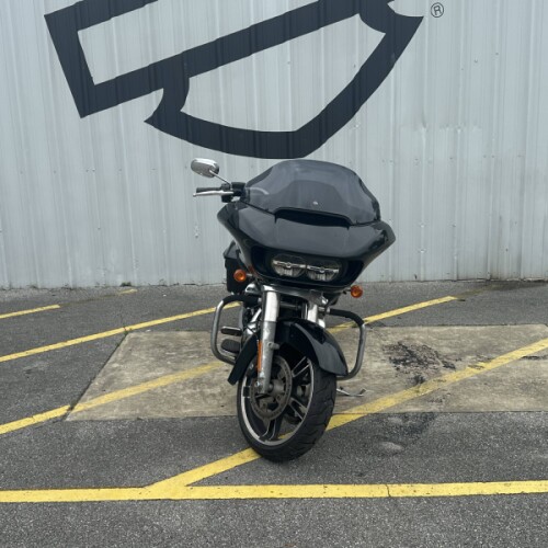 2017 Harley-Davidson® Road Glide® Vivid Black thumb 3
