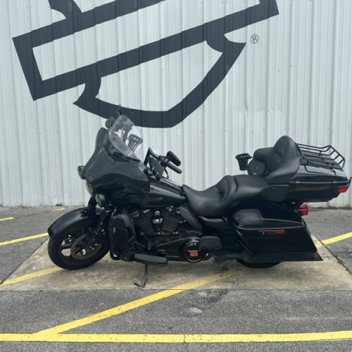 2023 Harley-Davidson® Ultra Limited Vivid Black - Black Finish thumb 2