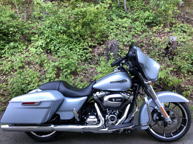 2023 Harley-Davidson® Street Glide® Atlas Silver Metallic