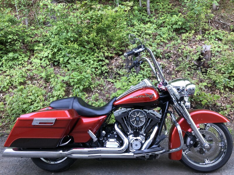 2013 Harley-Davidson® Road King® Two-Tone Candy Orange/Beer Bottle