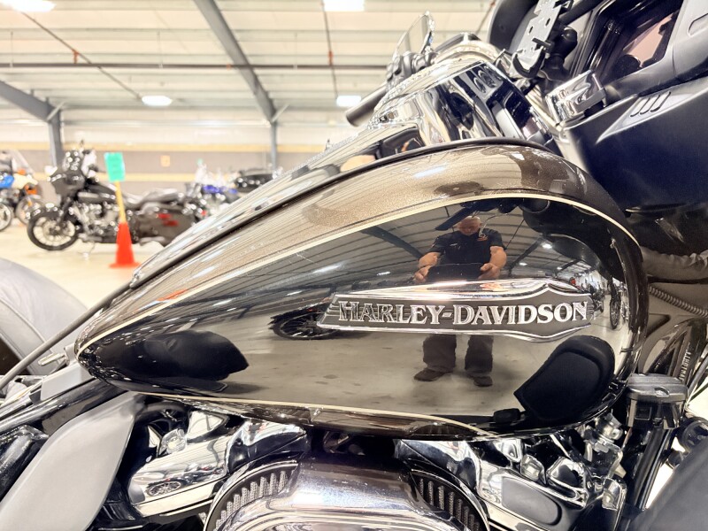 2020 FLHTCUTG Harley-Davidson® Tri Glide® Ultra River Rock Gray/Vivid Black