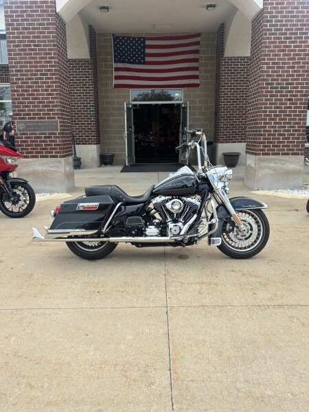 2013 Harley-Davidson® Road King® Midnight Pearl