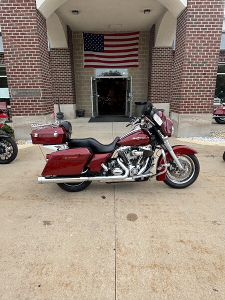 2009 Harley-Davidson® Street Glide® Red Hot Sunglo