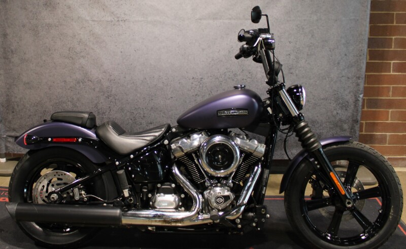 2025 Harley-Davidson® Street Bob® Purple Abyss Denim w/Cast Wheels FXBB