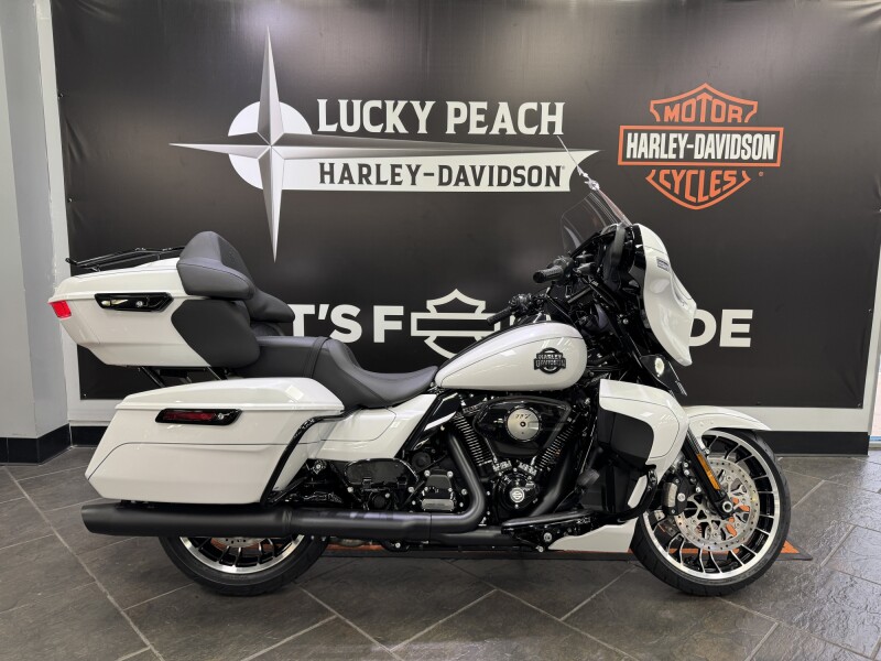 2026 Harley-Davidson® Street Glide Limited White Onyx Pearl Black Trim