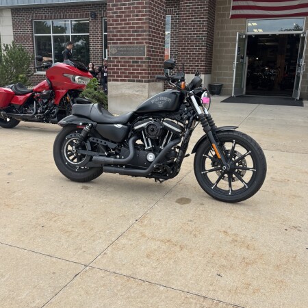 2018 Harley-Davidson® Iron 883™ Black Denim thumb 3