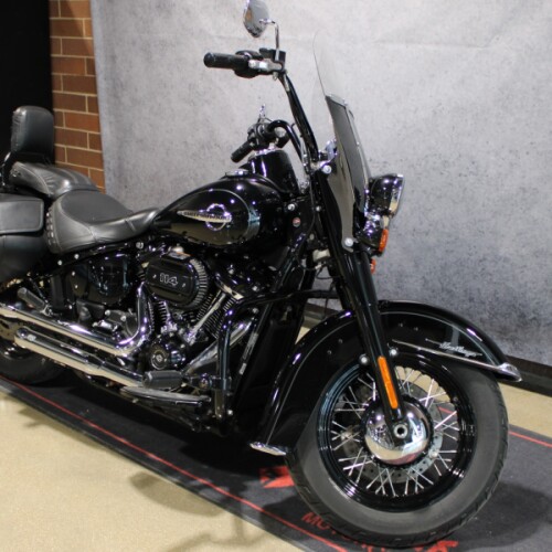 2020 Harley-Davidson® Heritage Classic 114 Vivid Black thumb 3