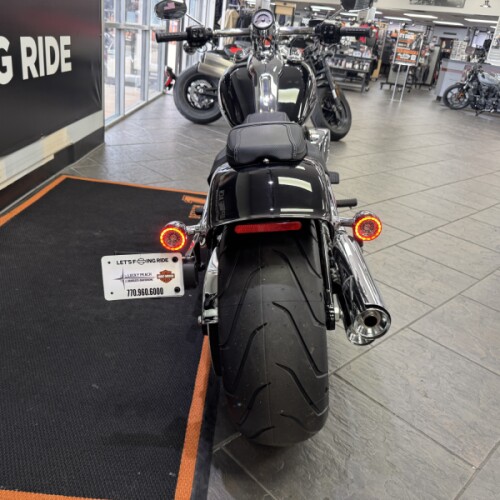 2026 Harley-Davidson® Breakout® Vivid Black Chrome Trim thumb 0