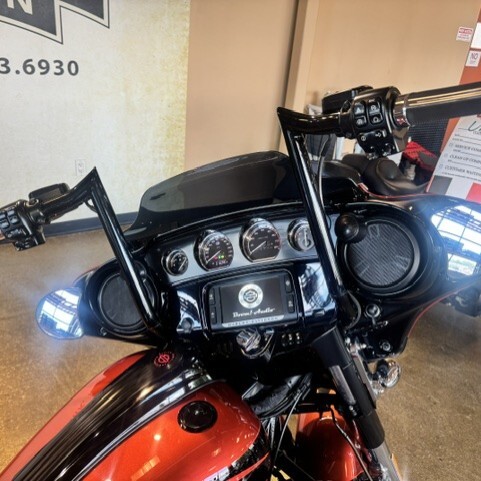 2017 Harley Davidson CVO Street Glide FLHXSE thumb 3