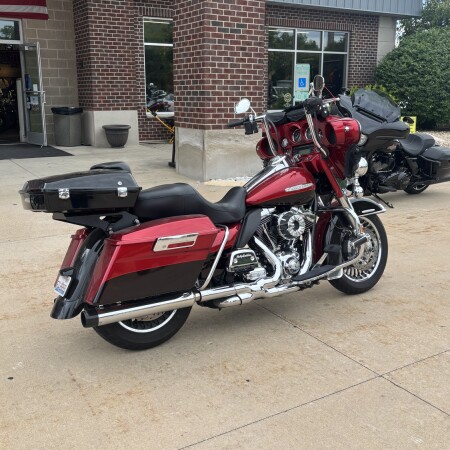 2012 Harley-Davidson® Electra Glide® Ultra Limited Ember Red Sunglo thumb 2