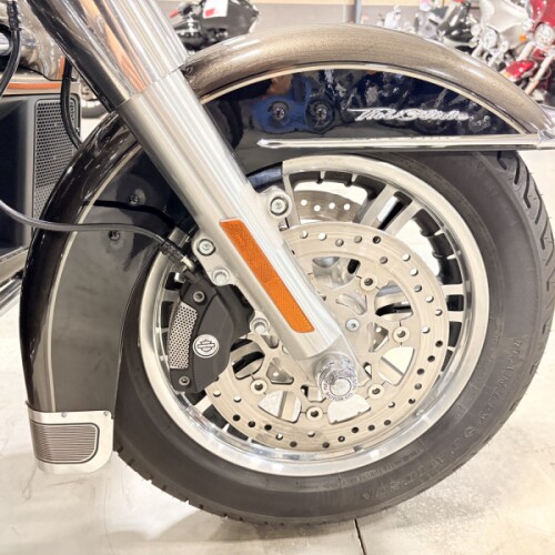 2020 FLHTCUTG Harley-Davidson® Tri Glide® Ultra River Rock Gray/Vivid Black thumb 2