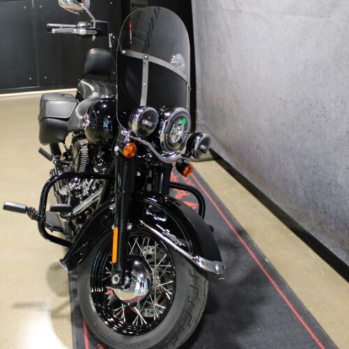 2020 Harley-Davidson® Heritage Classic 114 Vivid Black thumb 2