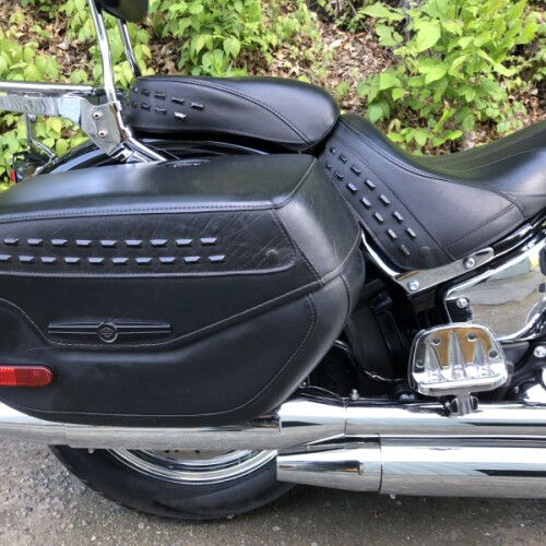 2020 Harley-Davidson® Heritage Classic 107 Vivid Black thumb 2