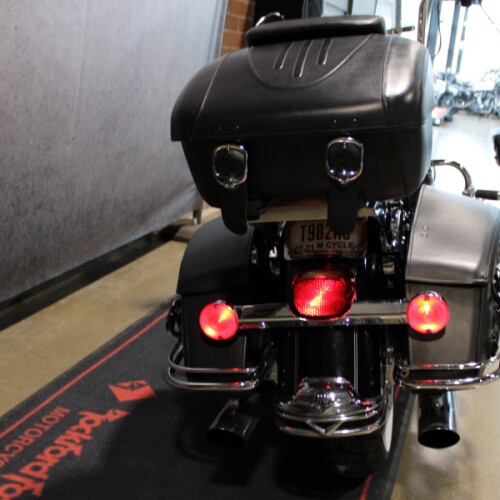 2010 Harley-Davidson® Road King® Classic Vivid Black FLHRC thumb 0