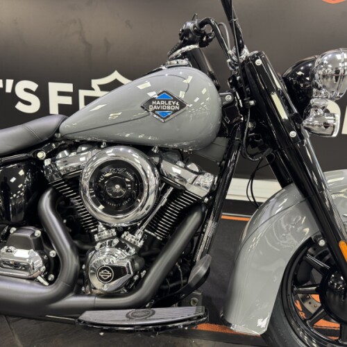 2026 Harley-Davidson® Heritage Classic Dark Billiard Gray Black Laced Wheels thumb 2