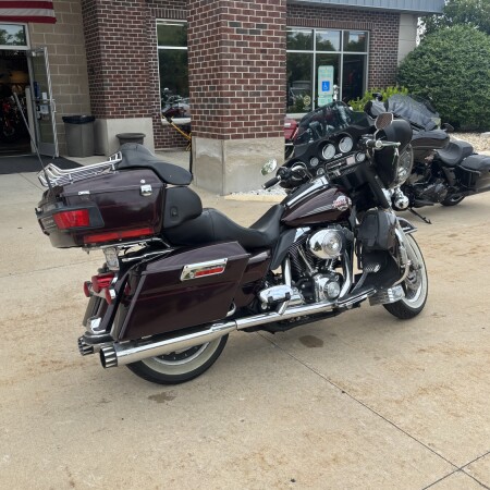 2005 Harley-Davidson® Electra Glide® Ultra Classic® Vivid Black thumb 2