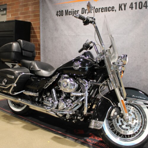 2010 Harley-Davidson® Road King® Classic Vivid Black FLHRC thumb 2