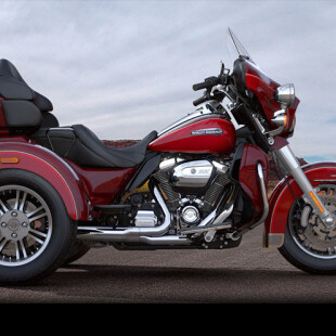 2017 FLHTCUTG Harley-Davidson® Tri Glide® Ultra Two-Tone Mysterious Red Sunglo/Velocity Red Sunglo thumb 0