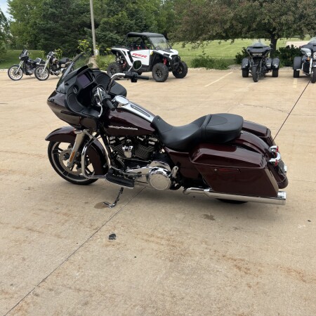 2019 Harley-Davidson® Road Glide® Twisted Cherry thumb 1