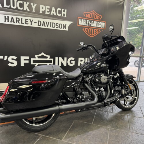2026 Harley-Davidson® Road Glide® Vivid Black Black Trim thumb 0