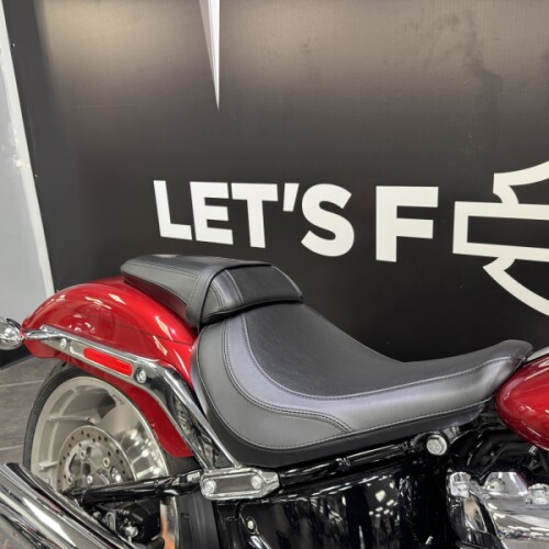 2026 Harley-Davidson® Fat Boy® Brilliant Red Chrome Trim thumb 0