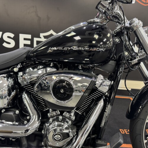 2026 Harley-Davidson® Breakout® Vivid Black Chrome Trim thumb 2