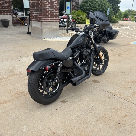 2018 Harley-Davidson® Iron 883™ Black Denim thumb 2