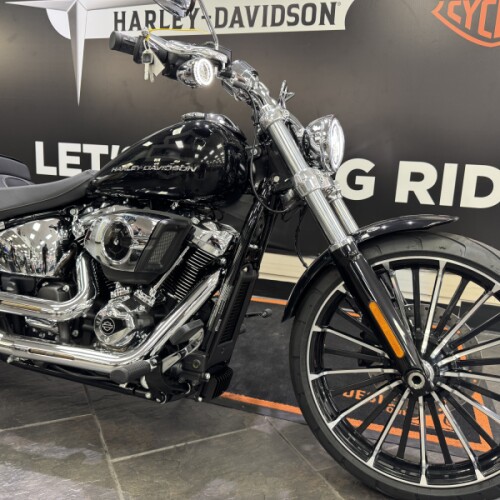 2026 Harley-Davidson® Breakout® Vivid Black Chrome Trim thumb 3
