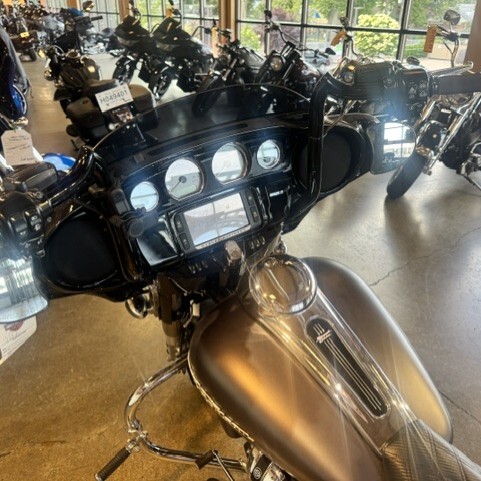  2017 Harley Davidson Street Glide Special FLHXS thumb 1