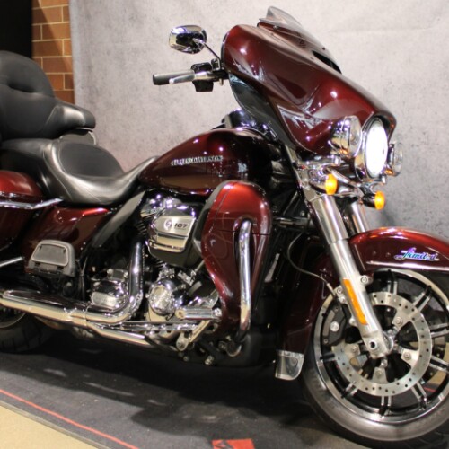 2018 Harley-Davidson® Ultra Limited Twisted Cherry FLHTK thumb 2