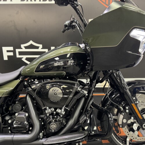 2026 Harley-Davidson® Road Glide® Olive Steel Metallic / Vivid Black Black Trim thumb 2