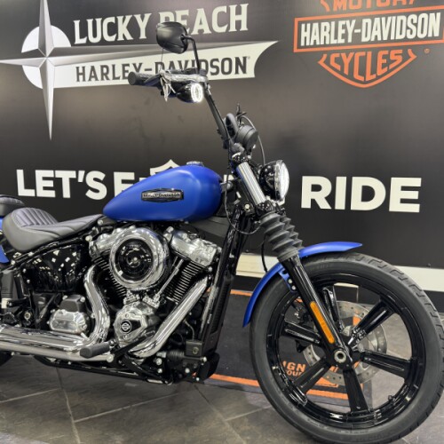 2026 Harley-Davidson® Street Bob® Aurora Blue Denim Chrome Cast Wheels thumb 3
