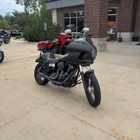 2017 Harley-Davidson® Street Bob® Black Denim thumb 3