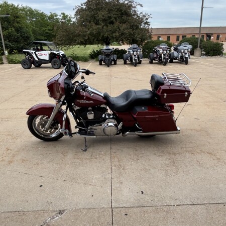 2009 Harley-Davidson® Street Glide® Red Hot Sunglo thumb 0